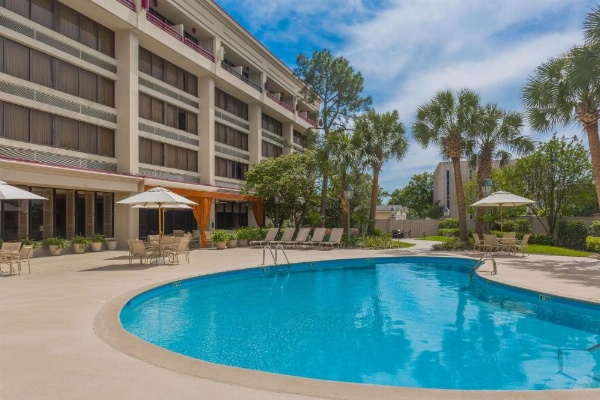 Crowne Plaza Executive Center Baton Rouge image 10
