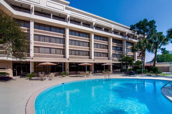 Crowne Plaza Executive Center Baton Rouge image 11