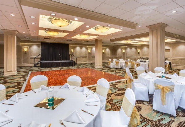 Crowne Plaza Executive Center Baton Rouge image 12