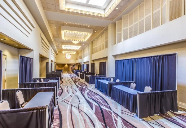 Crowne Plaza Executive Center Baton Rouge image 15