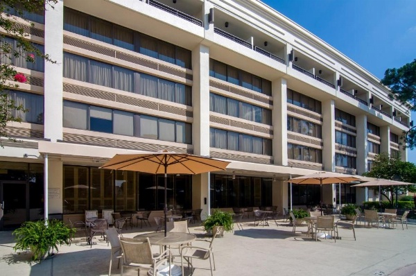 Crowne Plaza Executive Center Baton Rouge image 19