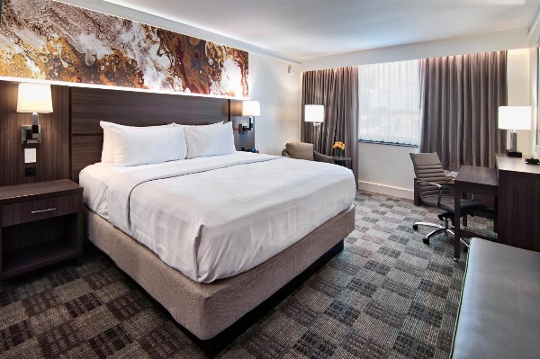 Crowne Plaza Executive Center Baton Rouge image 2
