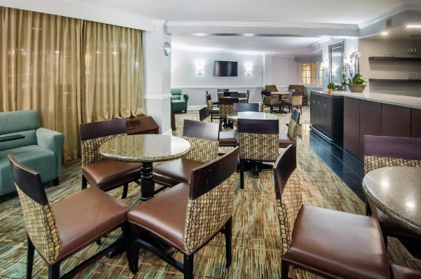 Crowne Plaza Executive Center Baton Rouge image 26